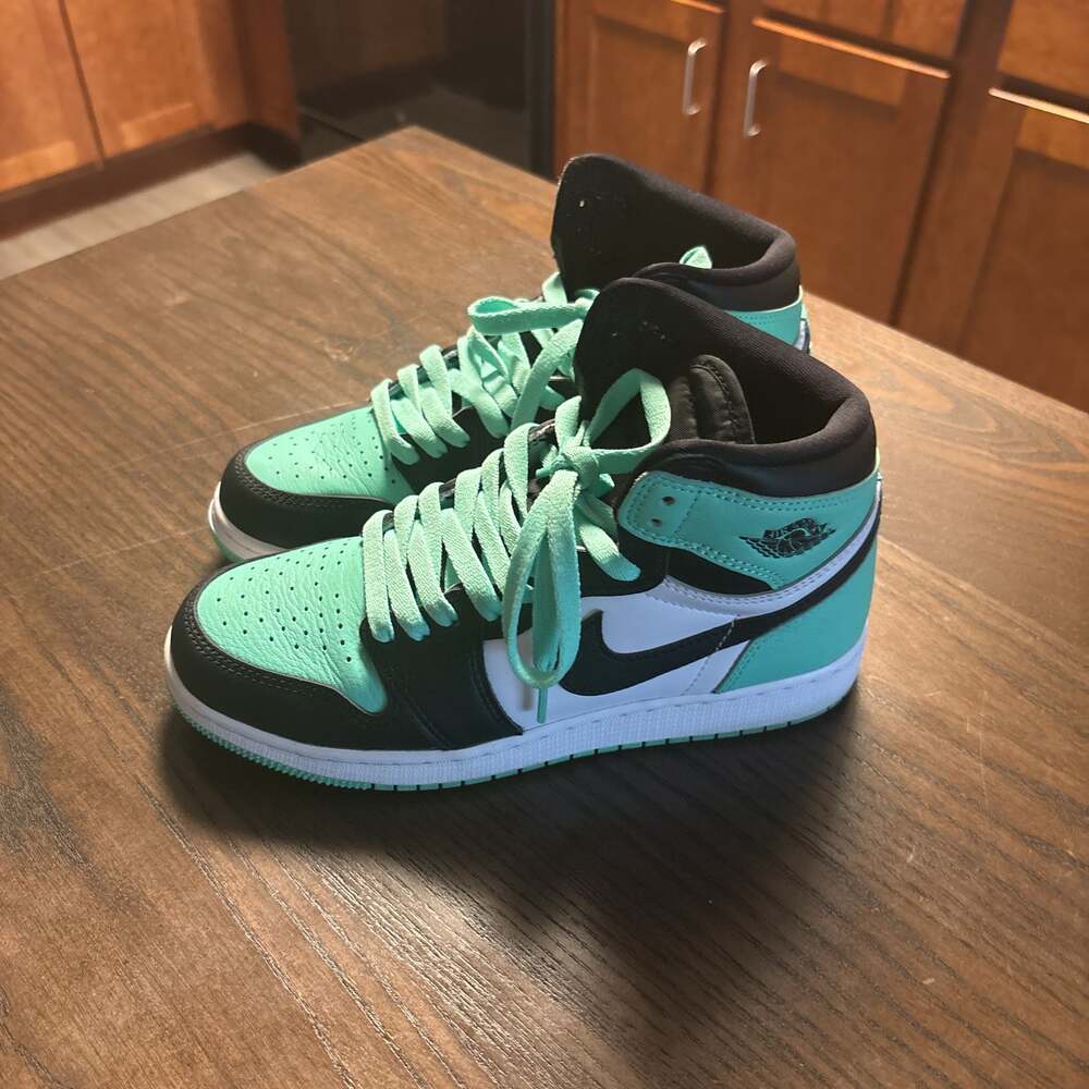 Nike Air Jordan 1 Retro High OG Green Glow Size (women’s 8)